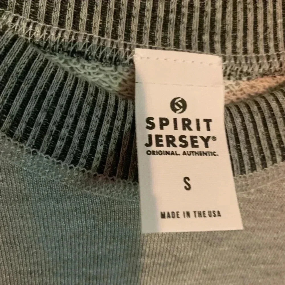Jersey Spirit Top Size Small Ling Sleeve in the Gray - Picture 12 of 12